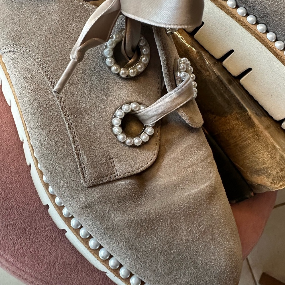 Elegant Pearl-Embellished Women's Shoes